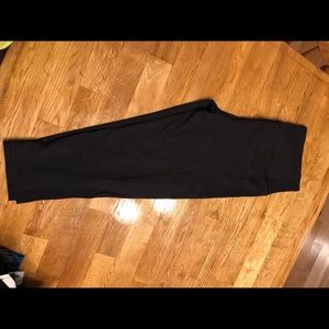 Victoria’s Secret cropped leggings L